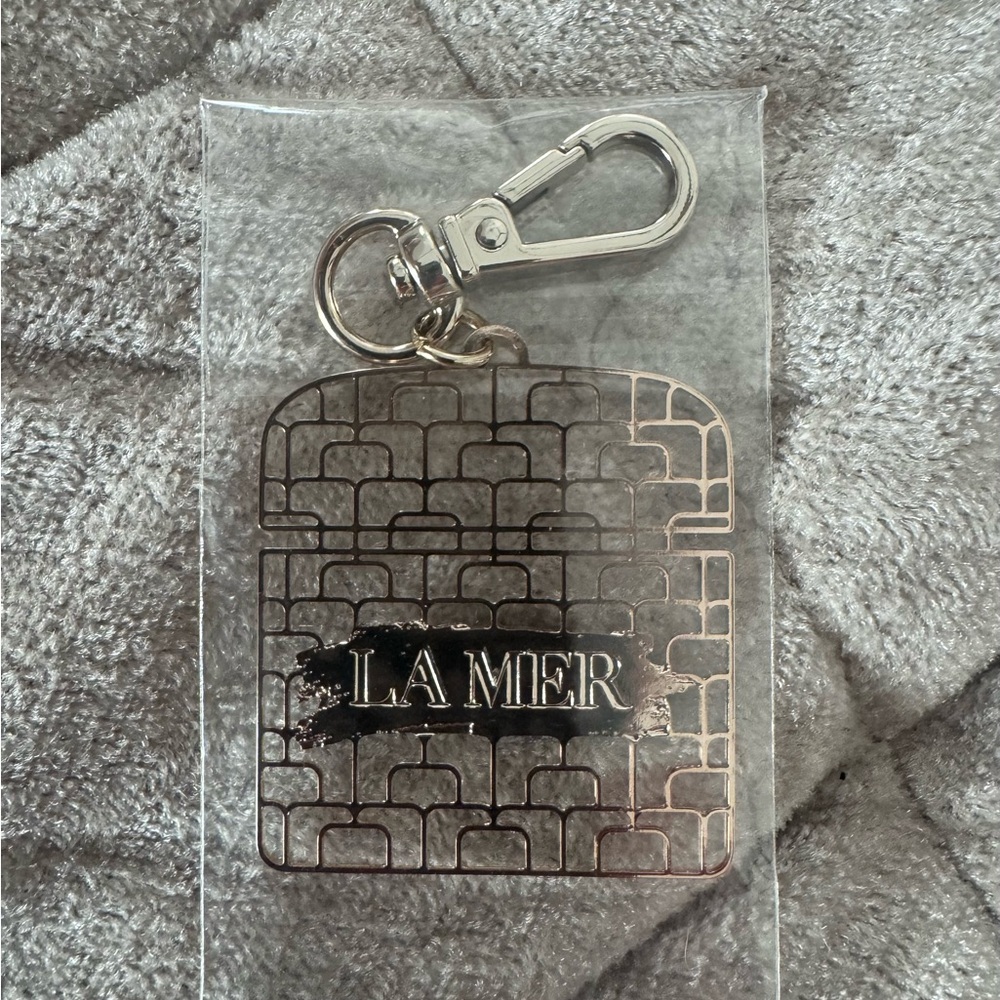 La Mer designed keychain.